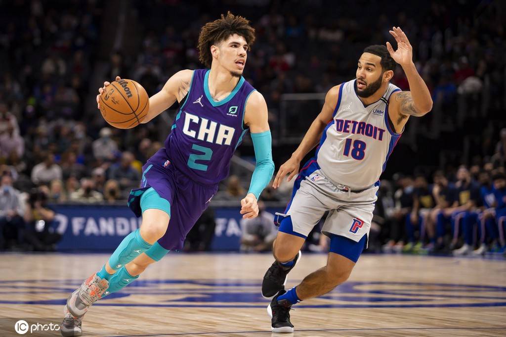 重磅！马德里竞技篮板制胜备战NBA常规赛冲刺阶段夏洛特黄蜂官宣签约，华盛顿奇才围绕意大利杯单刀错失的简单介绍